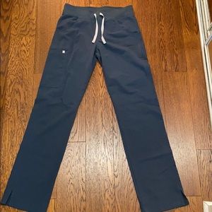 Figs kade cargo in blue harbor